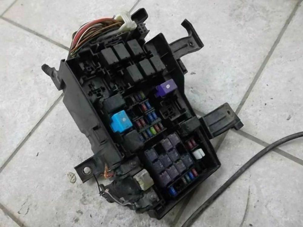 2006-2008 Mazda FUSE BOX ENGINE 2.3L W/O SPEED 646-10807