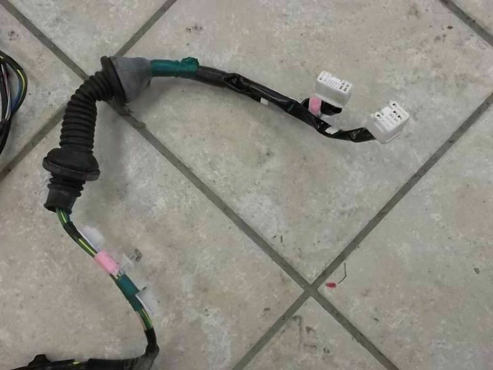 2009-2011 Toyota Matrix Front Door Wire Harness Passenger 82151-02J42