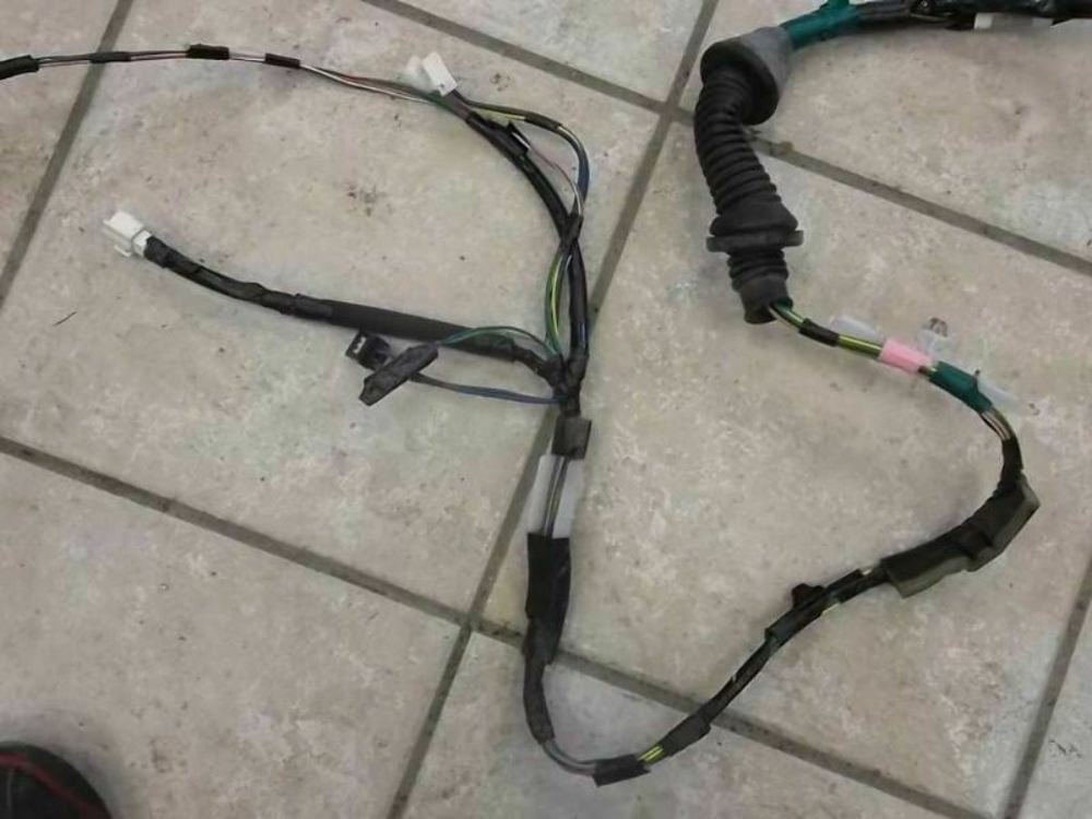 2009-2011 Toyota Matrix Front Door Wire Harness Passenger 82151-02J42