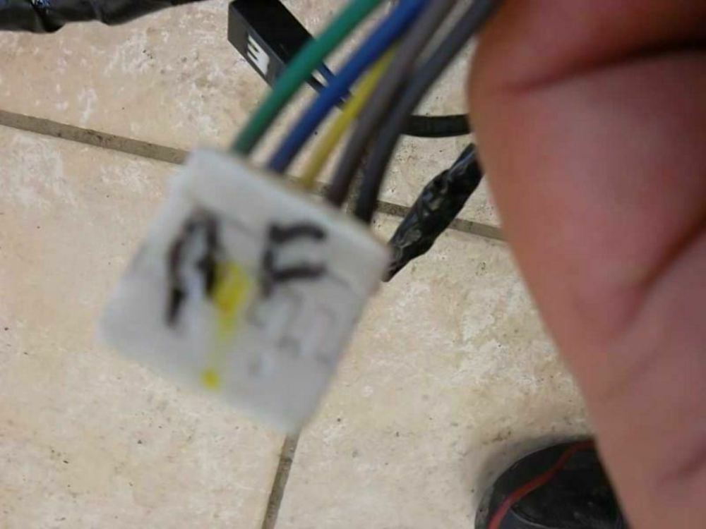 2009-2011 Toyota Matrix Front Door Wire Harness Passenger 82151-02J42