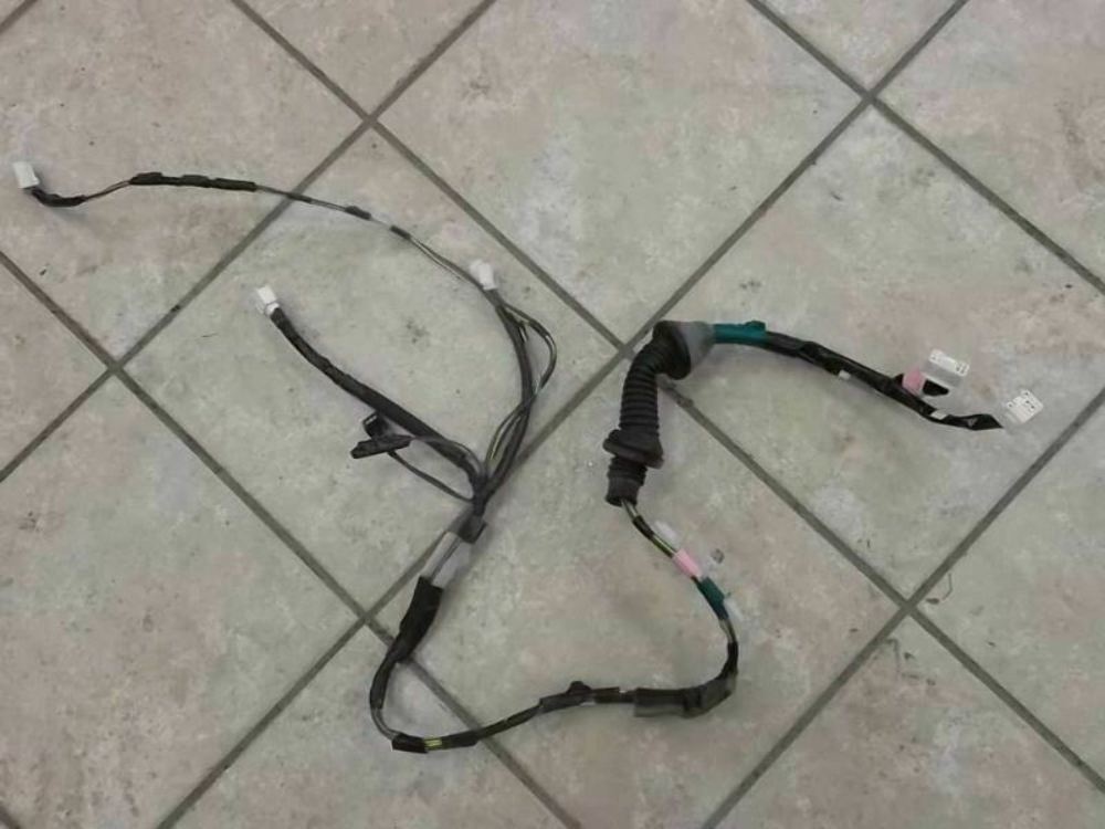 2009-2011 Toyota Matrix Front Door Wire Harness Passenger 82151-02J42