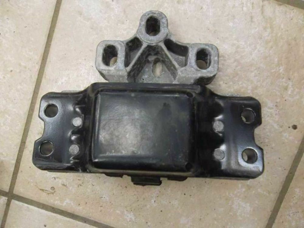 2006-2009 Volkswagen Golf GTI Transmission Crossmember Mount 1k019-9555