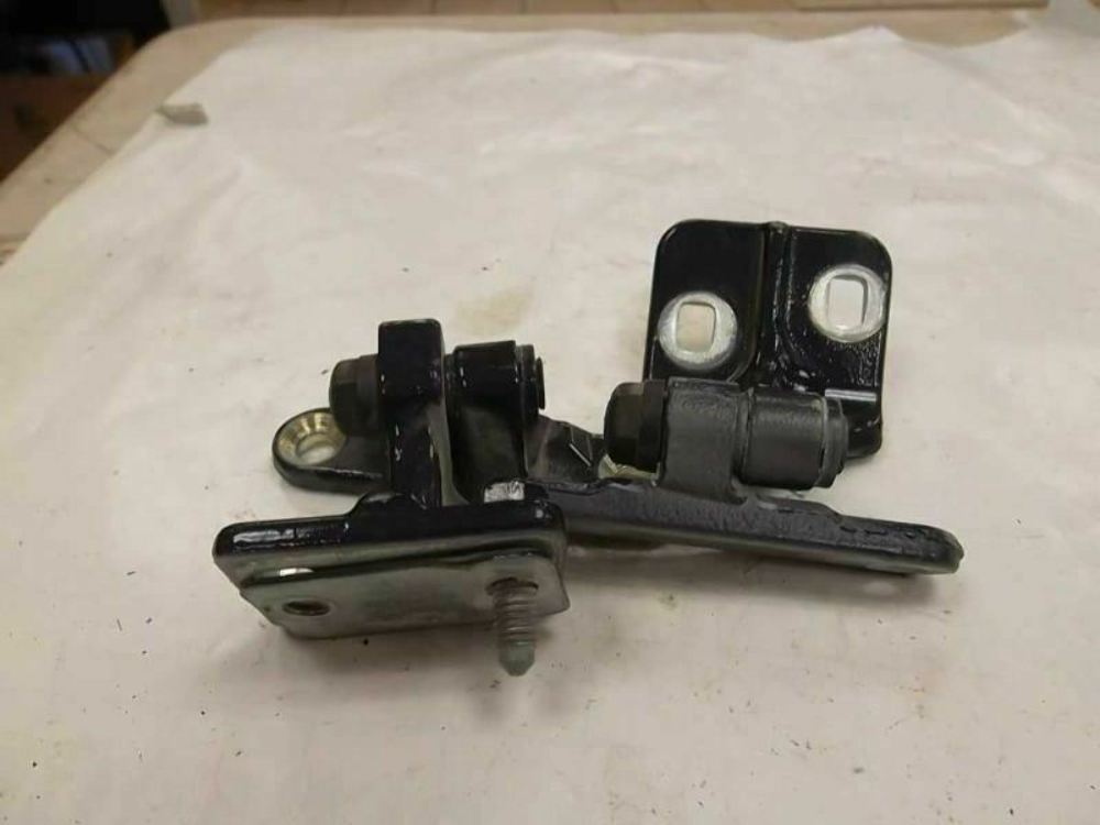 Door Hinge Rear Passenger Mercedes C Class 01 02 03 04 05 06 2006 2005 2004 2003