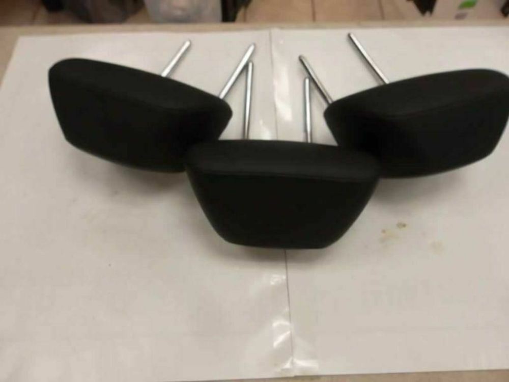 2008-2011 Mercedes C300 Rear Seat Headrest Set 204-970-18-50