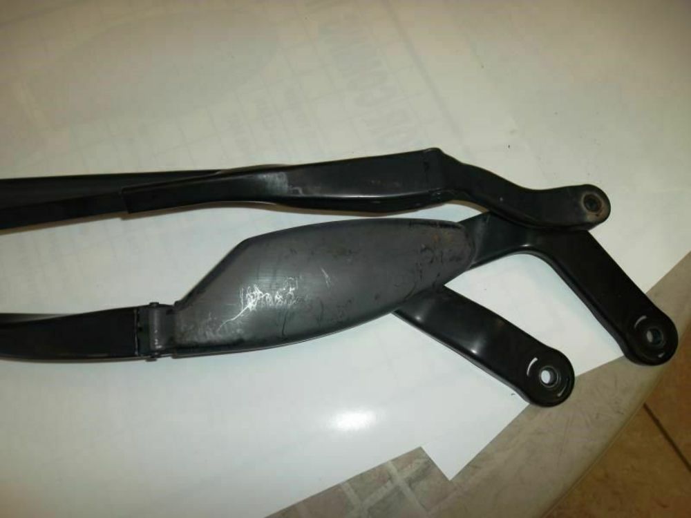 2008-2011 Mercedes-Benz CLS Windshield Wiper Arm Set A2118200444