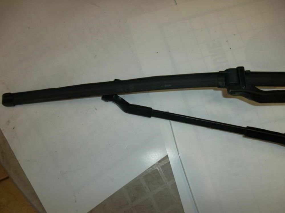2008-2011 Mercedes-Benz CLS Windshield Wiper Arm Set A2118200444