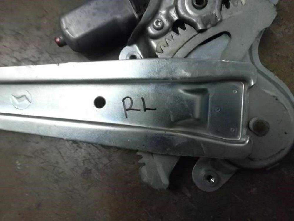 2009-2013 Toyota Corolla Rear Window Regulator Driver 69840-12440