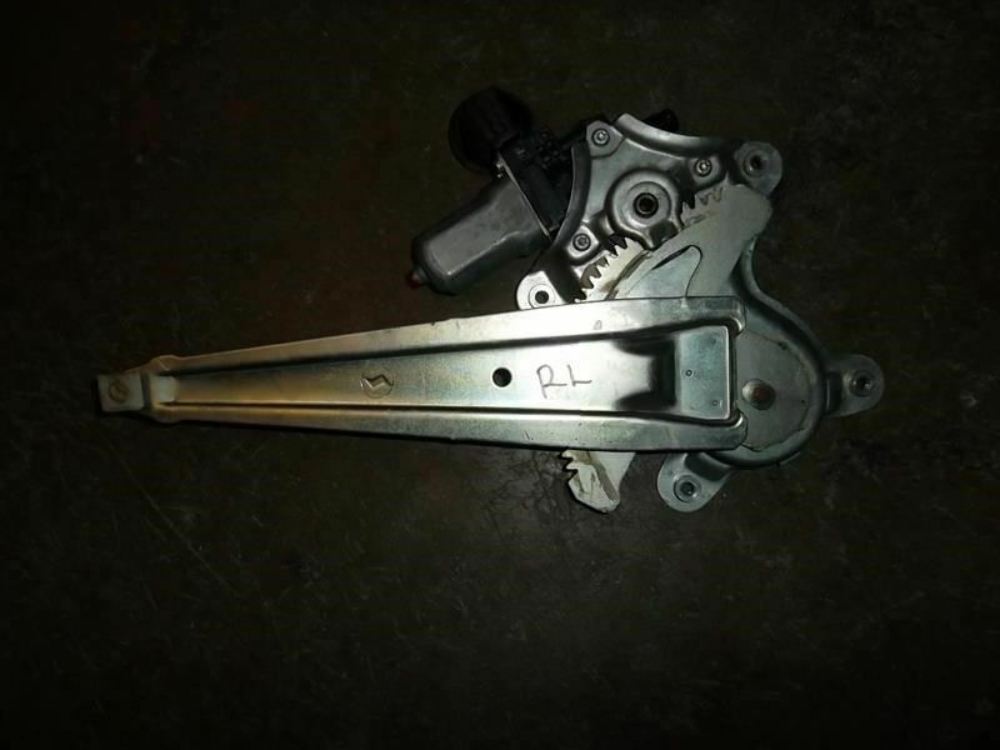 2009-2013 Toyota Corolla Rear Window Regulator Driver 69840-12440