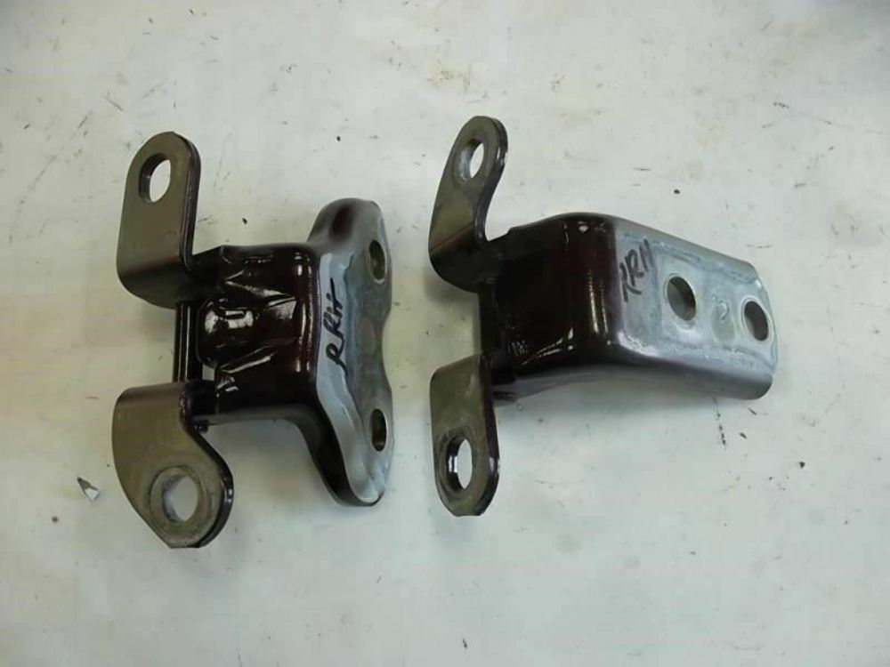 2008-2013 Toyota Highlander Door Hinge Set Upper and Lower Rear Passenger