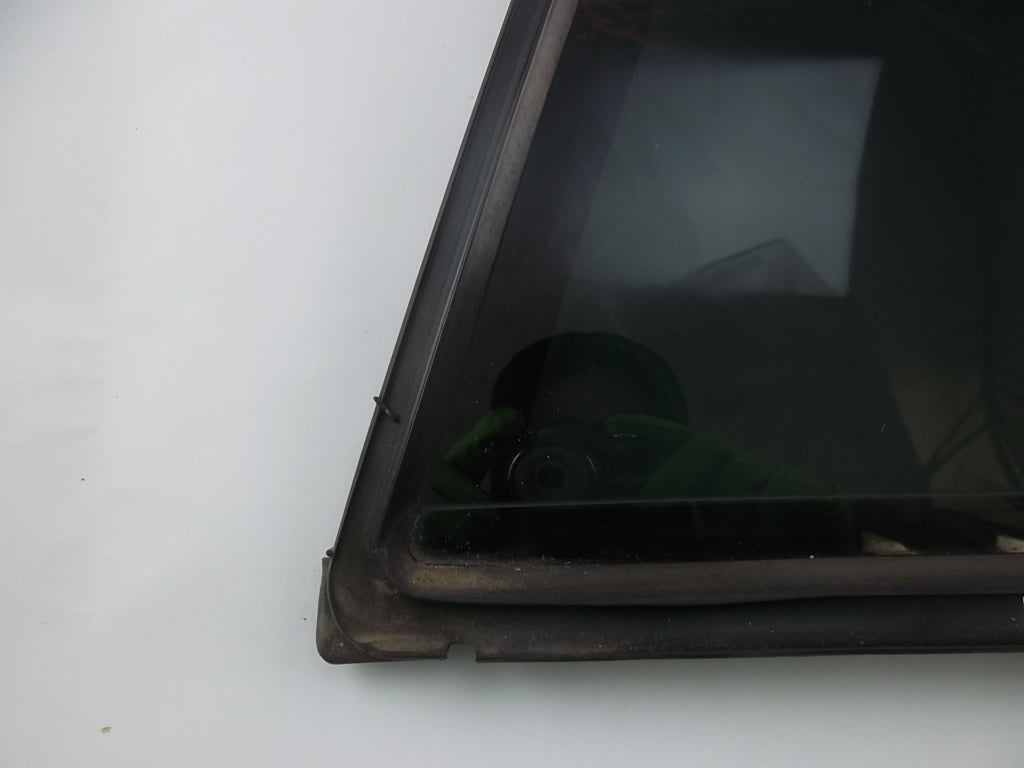 2006-2010 Mercedes Benz R350 Rear Passenger Vent Glass 251-730-24-55