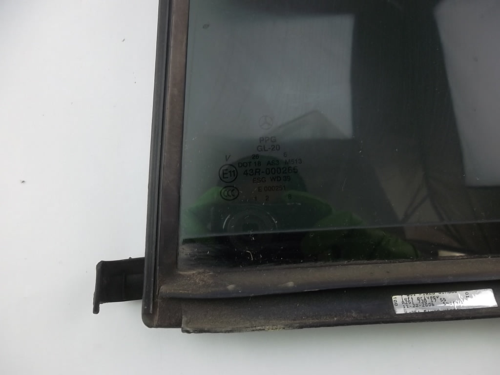 2006-2010 Mercedes Benz R350 Rear Driver Vent Glass 251-730-19-55