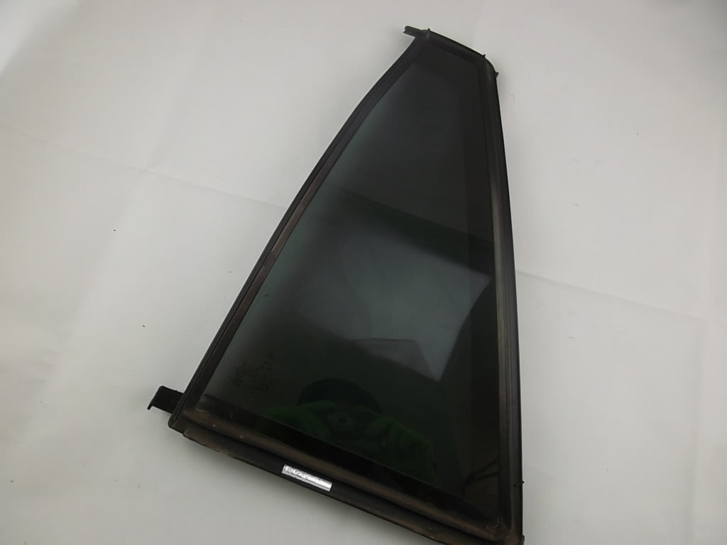 2006-2010 Mercedes Benz R350 Rear Driver Vent Glass 251-730-19-55