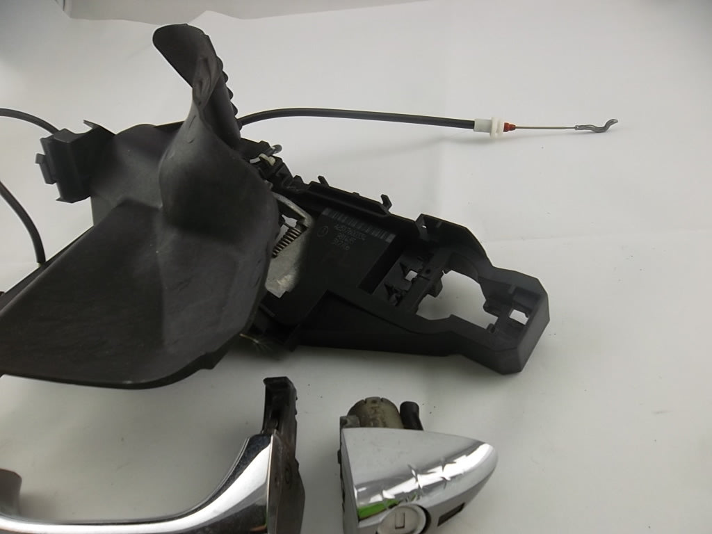 2006-2010 Mercedes Benz R350 Front Driver Exterior Door Handle 164-760-05-70