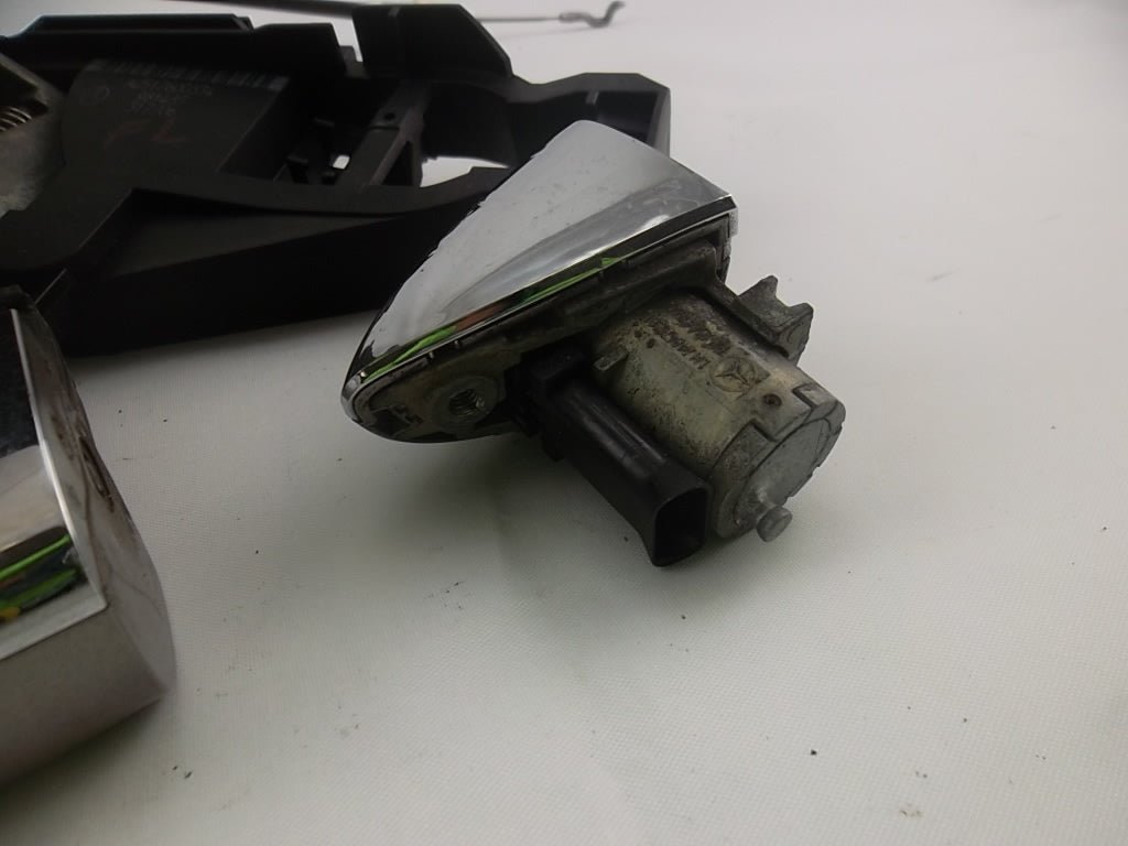 2006-2010 Mercedes Benz R350 Front Driver Exterior Door Handle 164-760-05-70