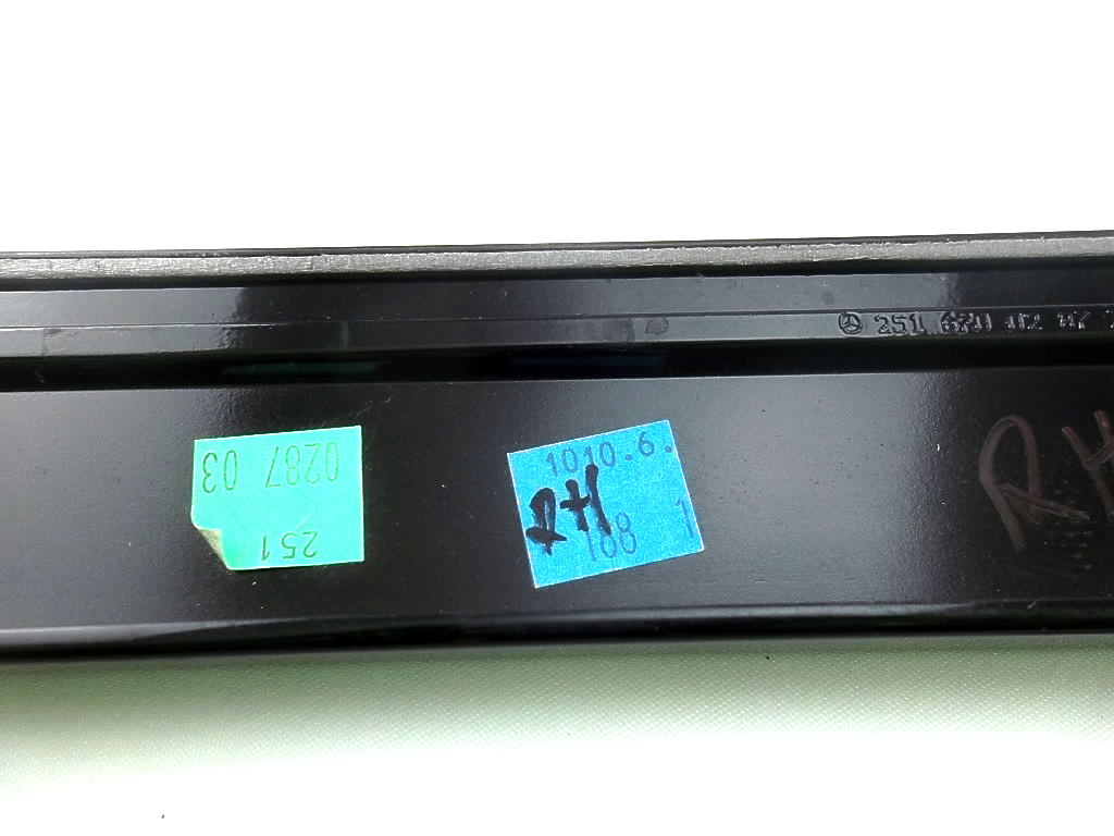2006-2010 Mercedes Benz R350 Rear Passenger Quarter Moulding Trim 251-670-02-87