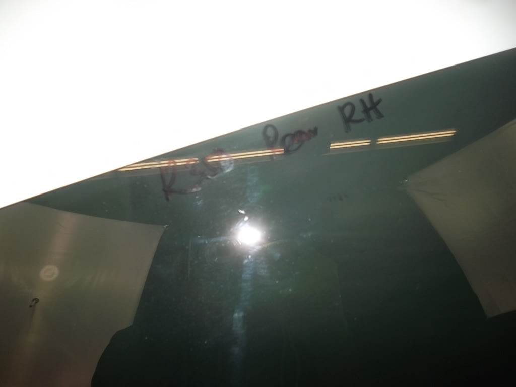 2006-2010 Mercedes Benz R350 Rear Passenger Door Glass 251-735-04-10