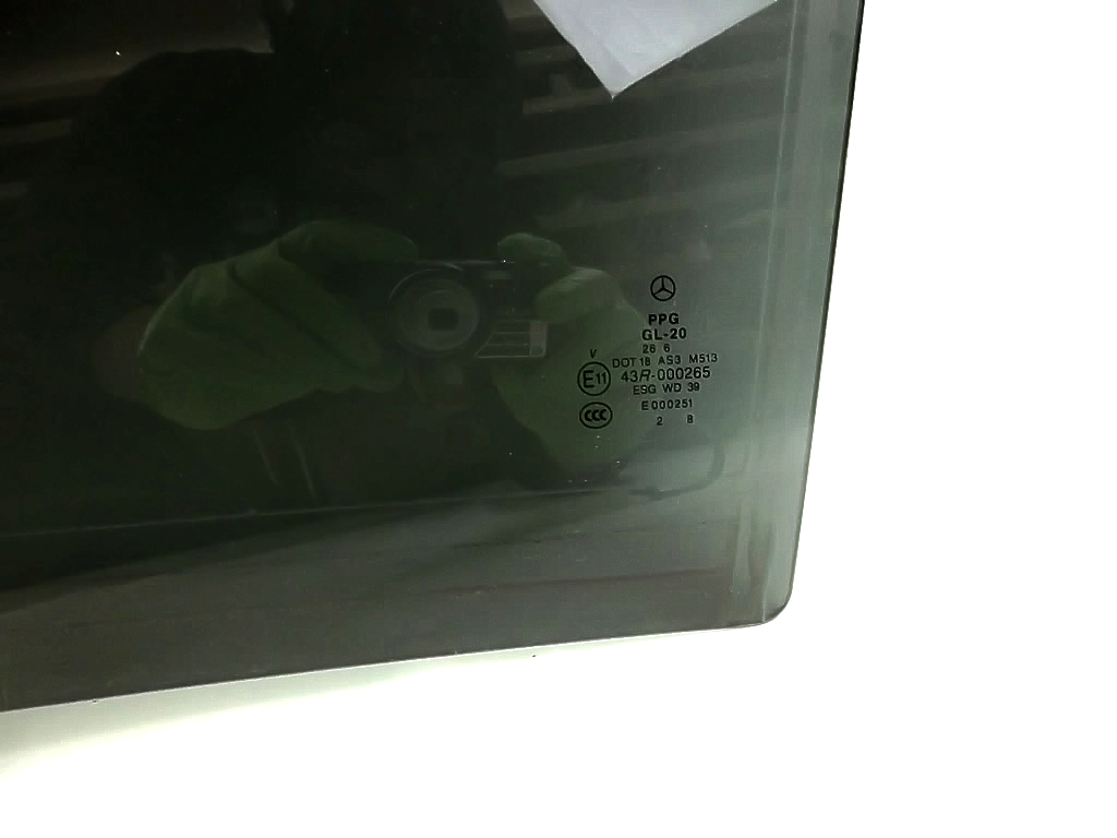 2006-2010 Mercedes Benz R350 Rear Driver Door Glass 251-735-09-10