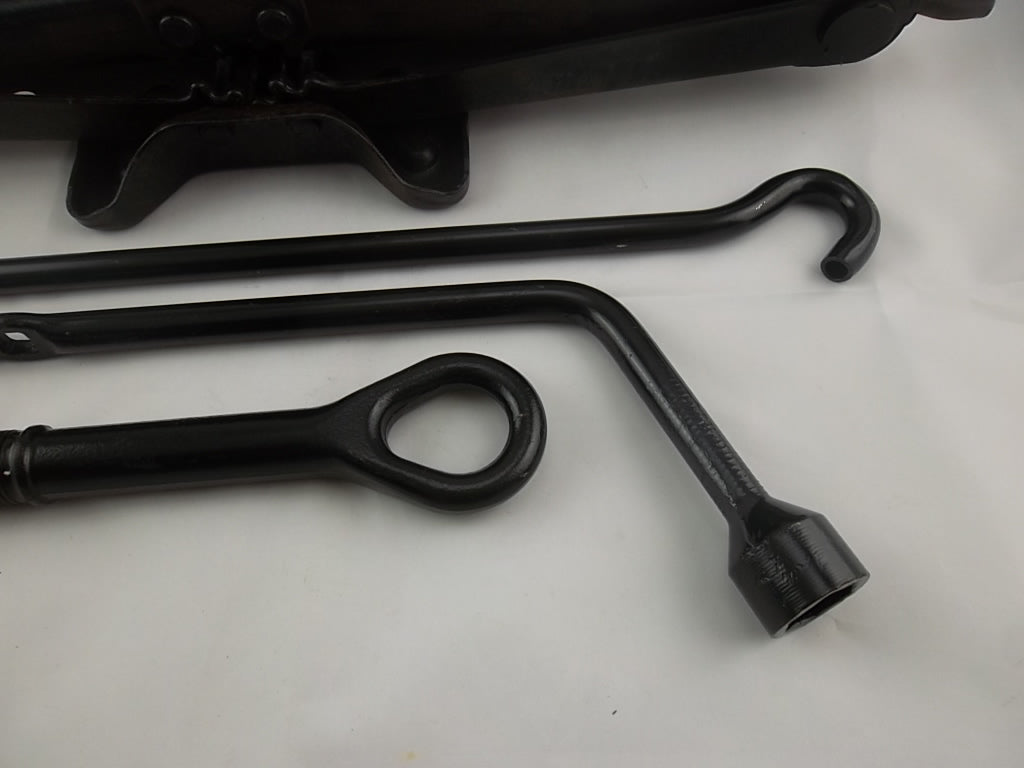 Tire Jack Assembly Set 09111-0W140 Toyota RAV4 2017 2016 2015 2014 2013
