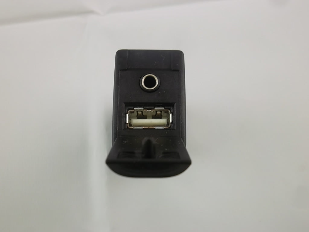 AUX/USB Port Adapter 86190-0R010 Toyota RAV4 Avalon Camry Corolla Highlander Sienna Tacoma