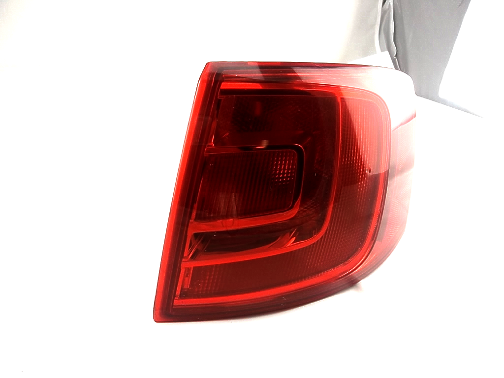 2011-204 Volkswagen Jetta  Passenger Side Quarter Mounted Tail Lamp 5C6-945-096-D