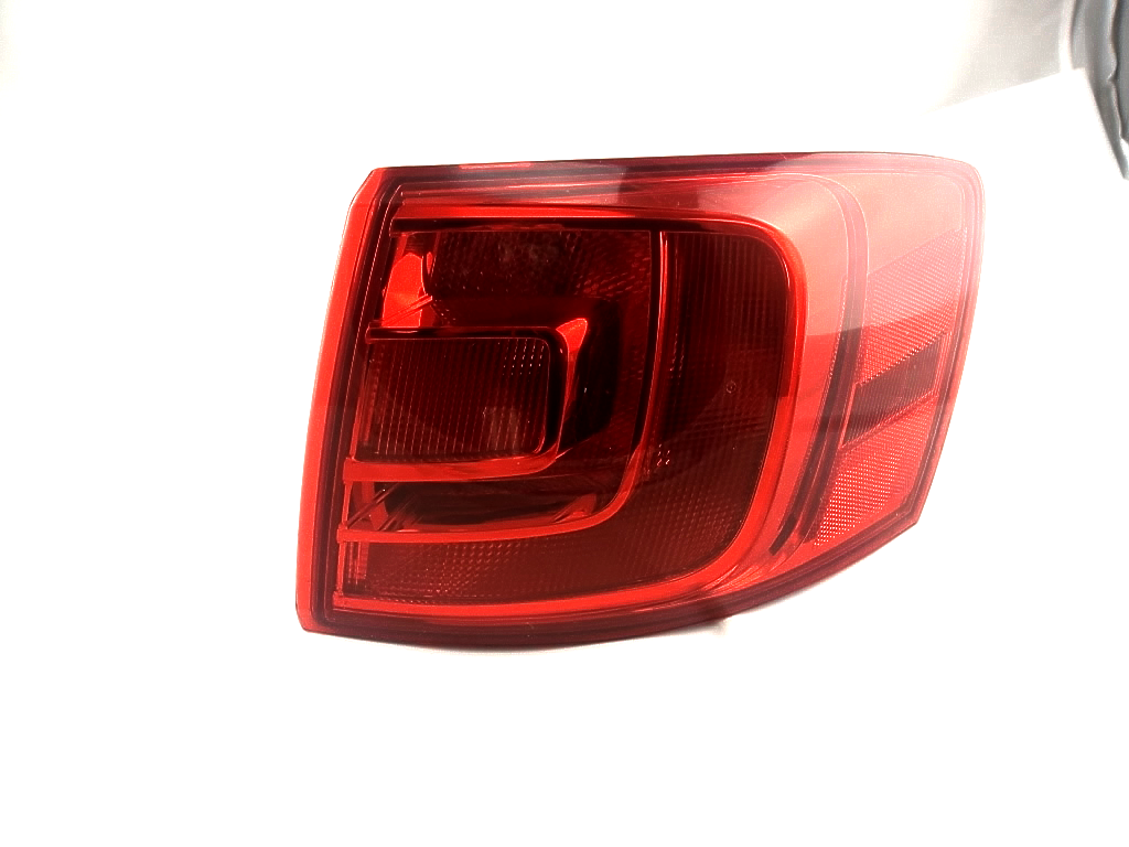 2011-204 Volkswagen Jetta  Passenger Side Quarter Mounted Tail Lamp 5C6-945-096-D