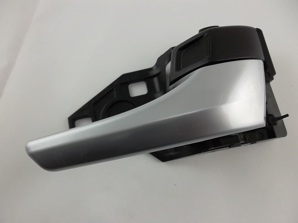 2014-2017 Toyota Camry Door Handle Inner Passenger 69205-0E030