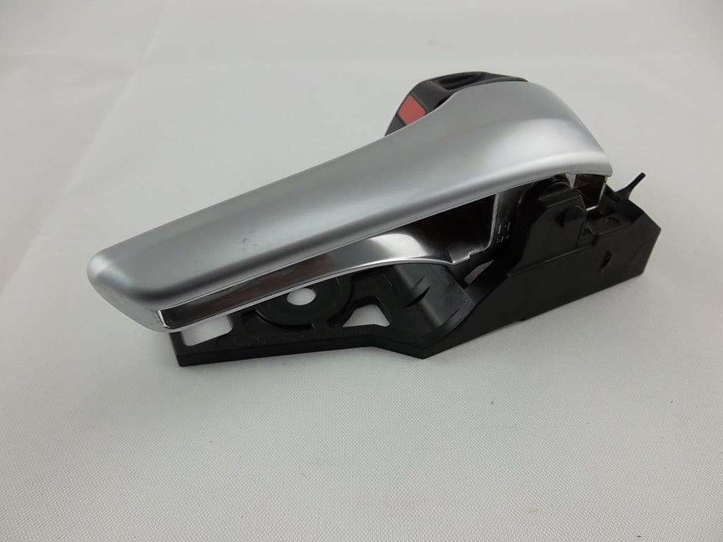2014-2017 Toyota Camry Door Handle Inner Passenger 69205-0E030