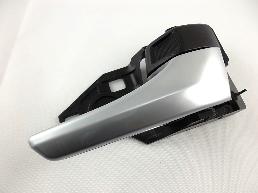 2014-2017 Toyota Camry Door Handle Inner Passenger 69205-0E030