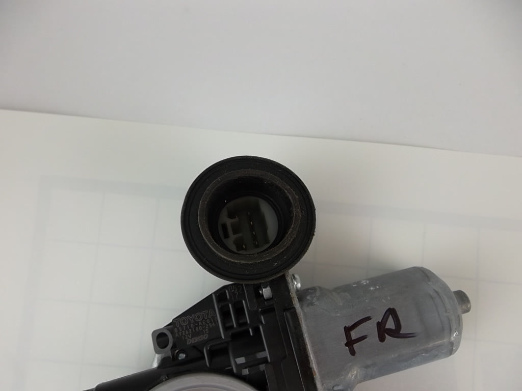 2014-2018 Toyota Corolla Front Window Regulator Passenger 69801-02300