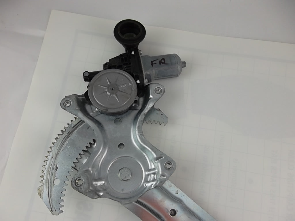 2014-2018 Toyota Corolla Front Window Regulator Passenger 69801-02300