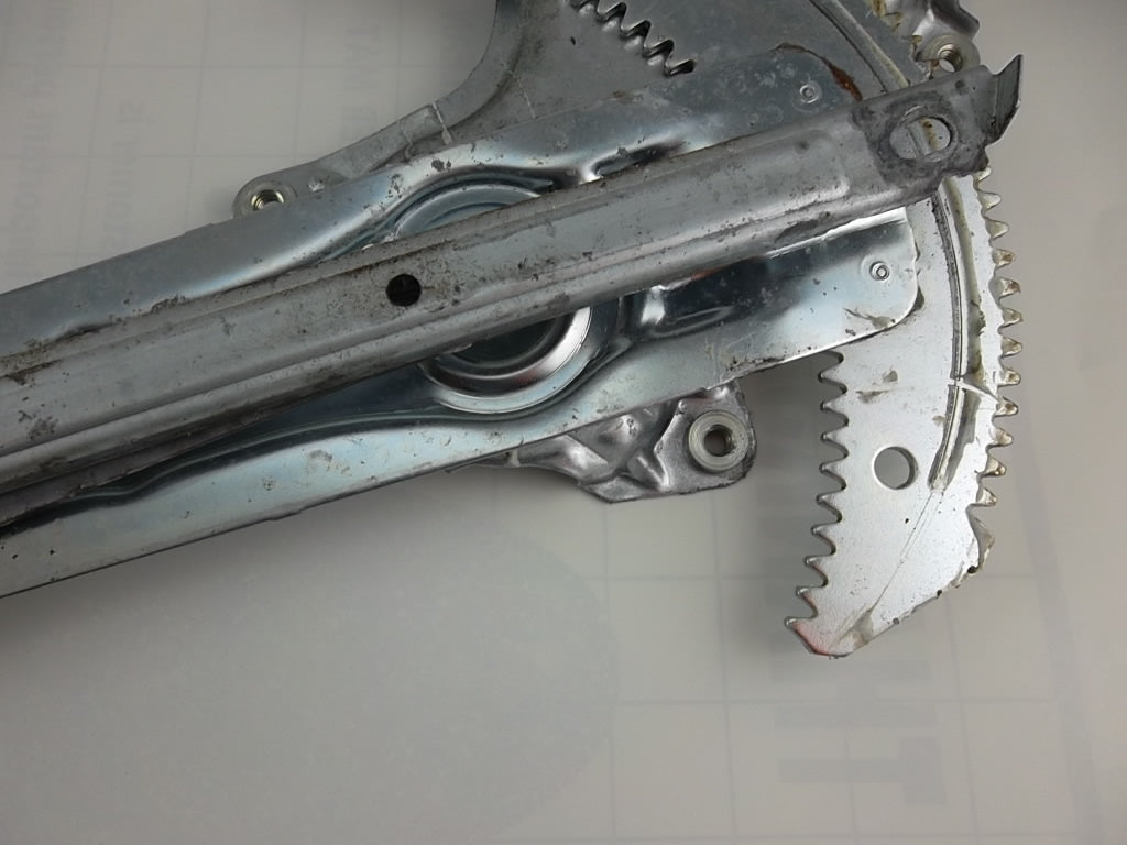 2014-2018 Toyota Corolla Front Window Regulator Passenger 69801-02300