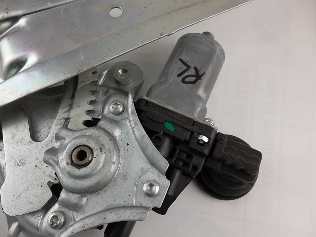 2007-2011 Toyota Camry Rear Window Regulator Driver 69804-06110
