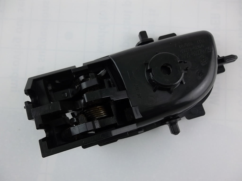 2014-2018 Toyota Corolla Door Handle Passenger 69205-02270