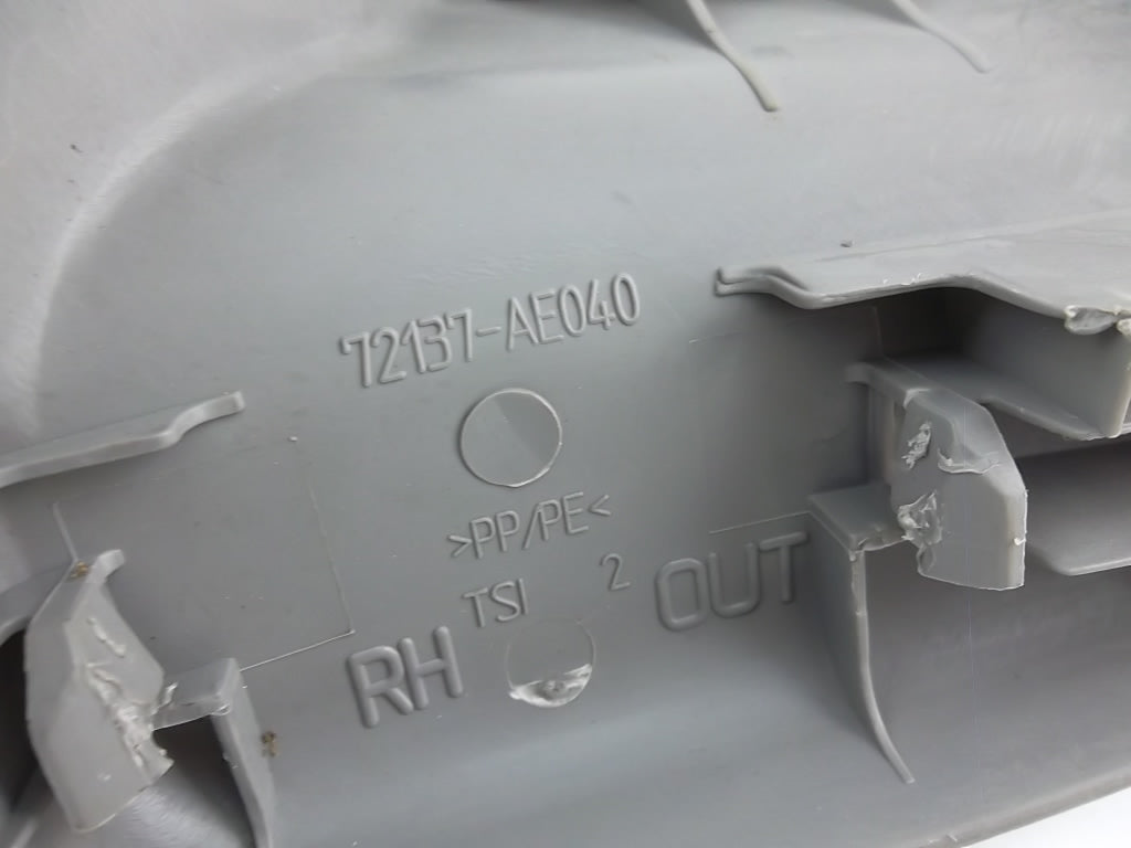 2004-2010 Toyota Sienna Front Seat Track End Cover Passenger 72137-AE040