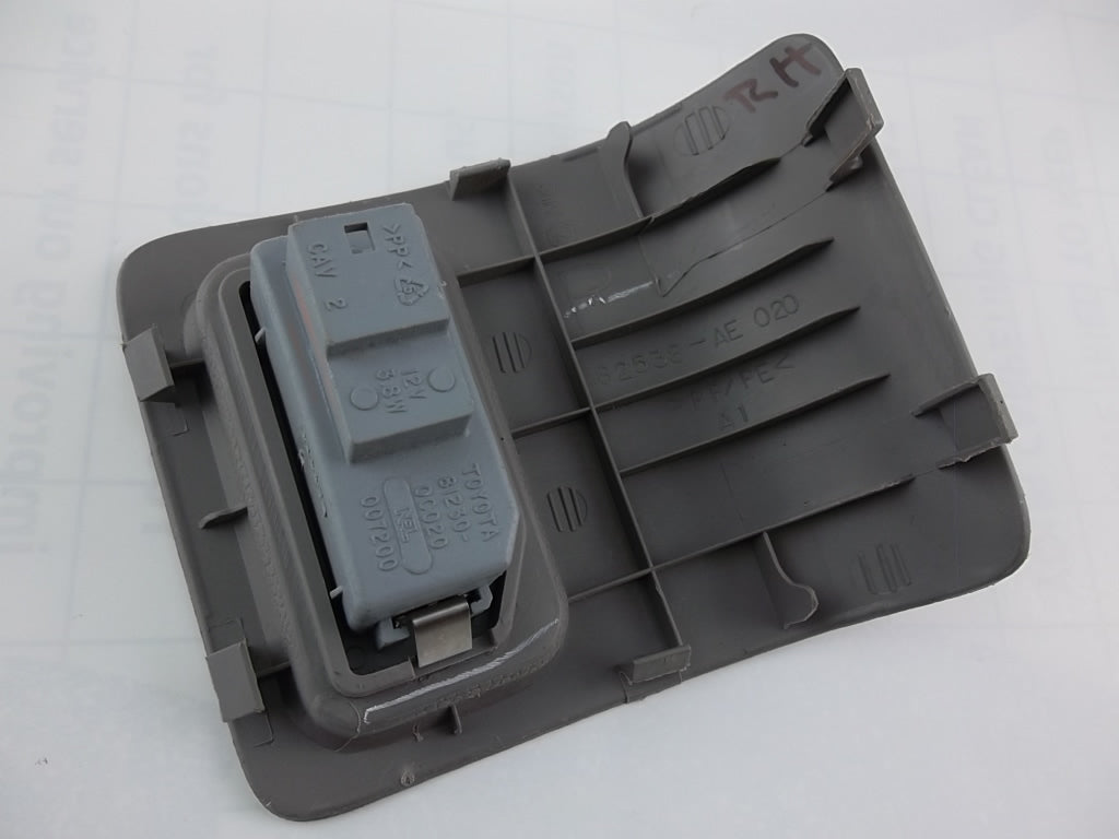 2004-2006  Toyota Sienna Courtesy Light Dome Passenger 62538-AE020