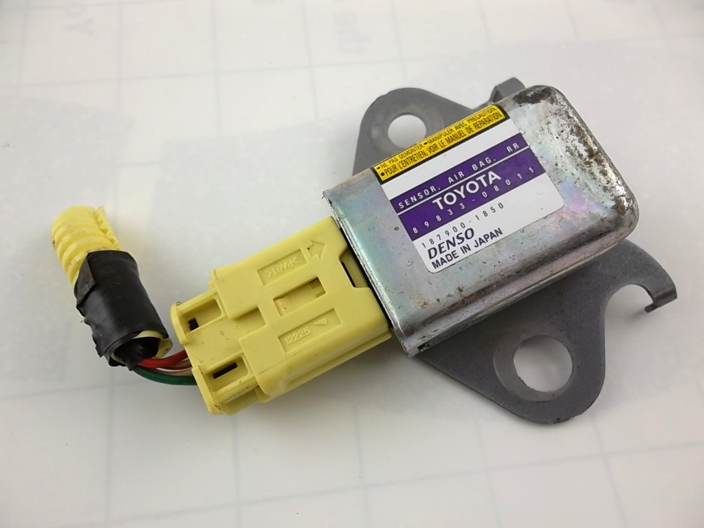 2004-2006  Toyota Sienna Impact Sensor 89833-08011