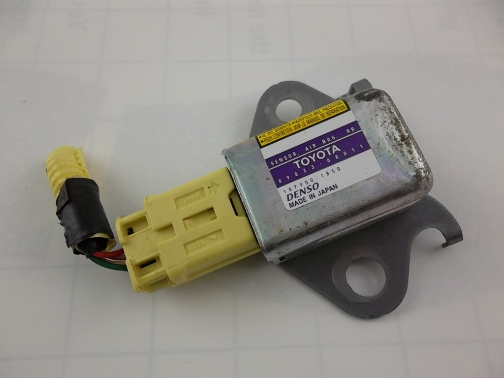 2004-2006  Toyota Sienna Impact Sensor 89833-08011