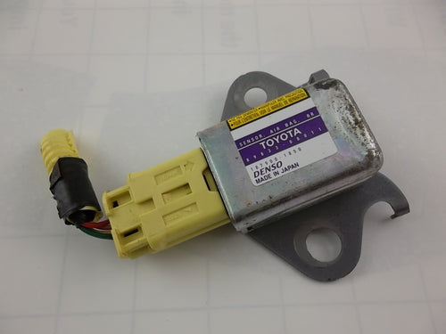 2004-2006  Toyota Sienna Impact Sensor 89833-08011