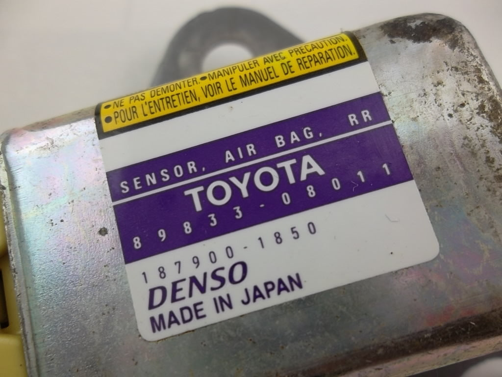 2004-2006  Toyota Sienna Impact Sensor 89833-08011