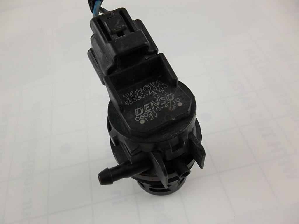 Windshield Washer Motor and Pump 85330-AE010 Toyota Tacoma Sienna