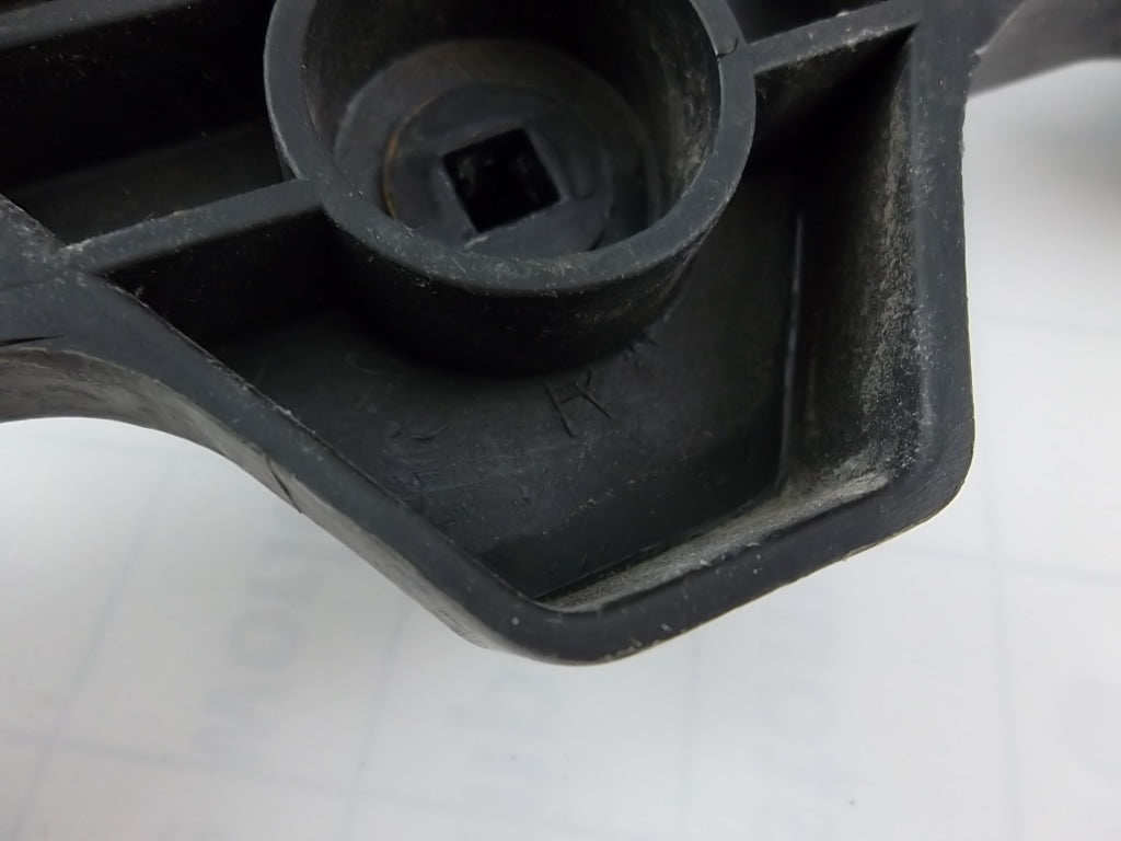 2004-2010 Toyota Sienna Bumper Side Retainer Passenger 52575-AE010