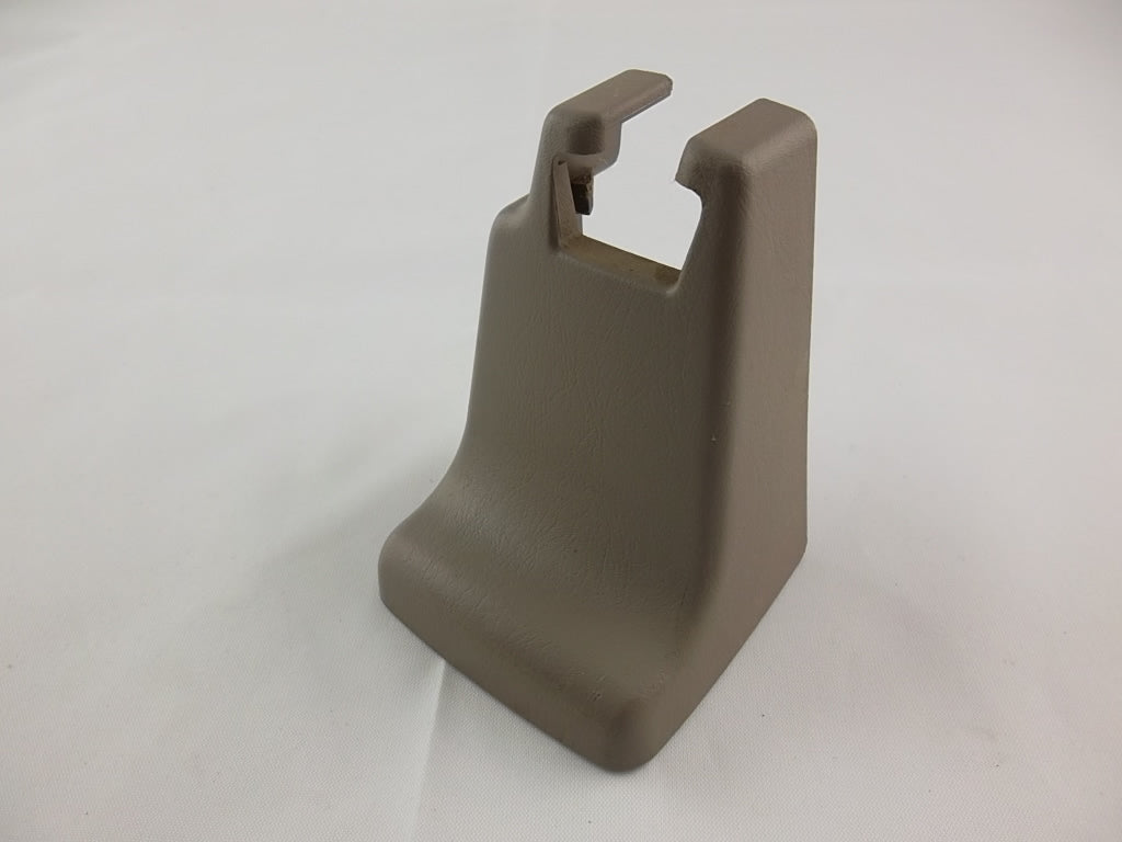 2004 Toyota Sienna 2010 Seat Track End Cover Passenger 72158-AE010