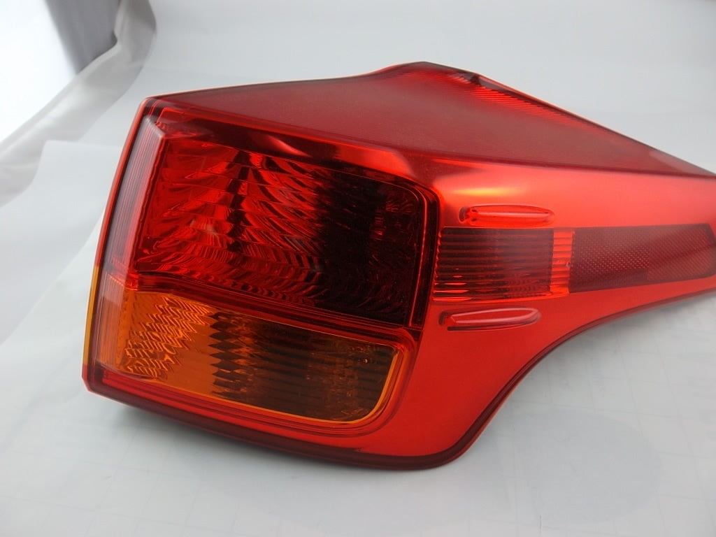 2013-2015 Toyota RAV4 Tail light lamp Passenger 81550-0R030
