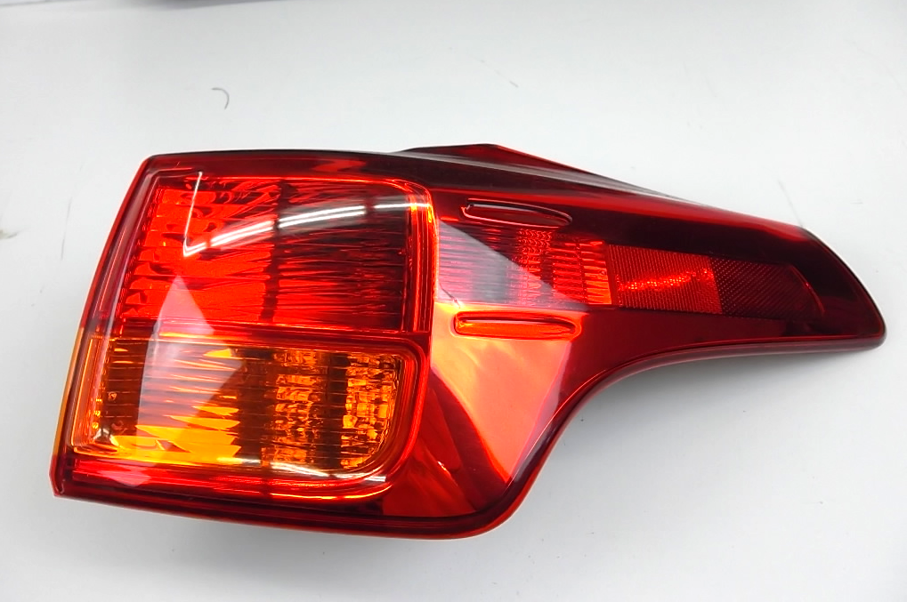 2013-2015 Toyota RAV4 Tail light lamp Passenger 81550-0R030