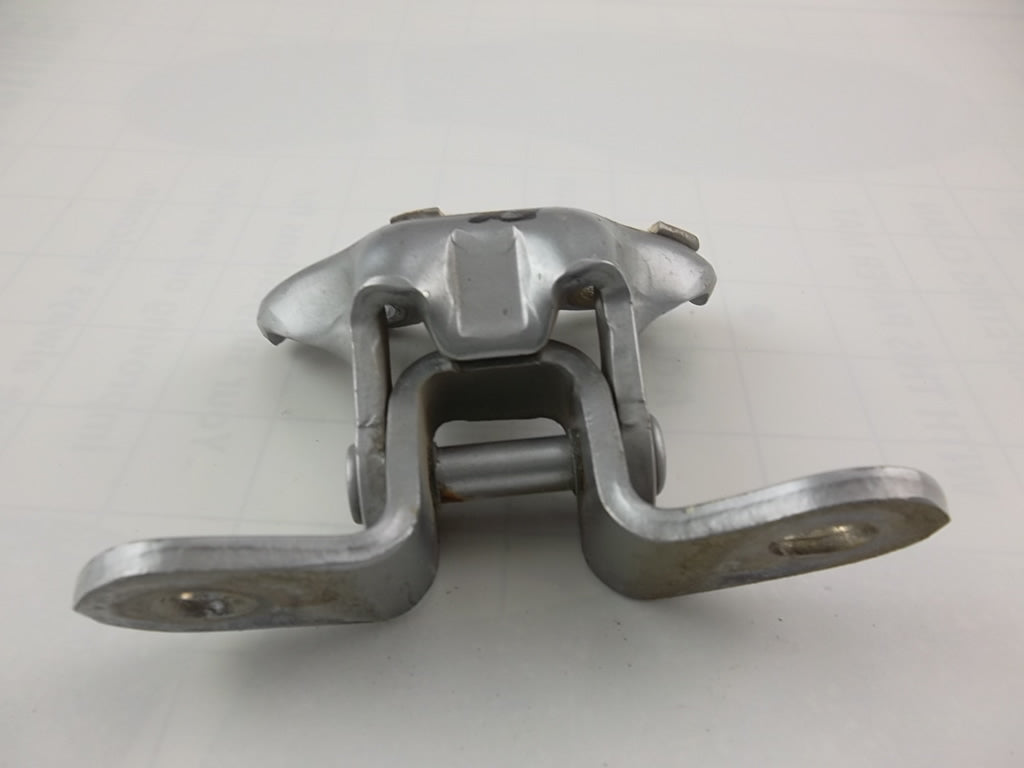 Toyota Front Door Hinge Set Passenger 68710-02020