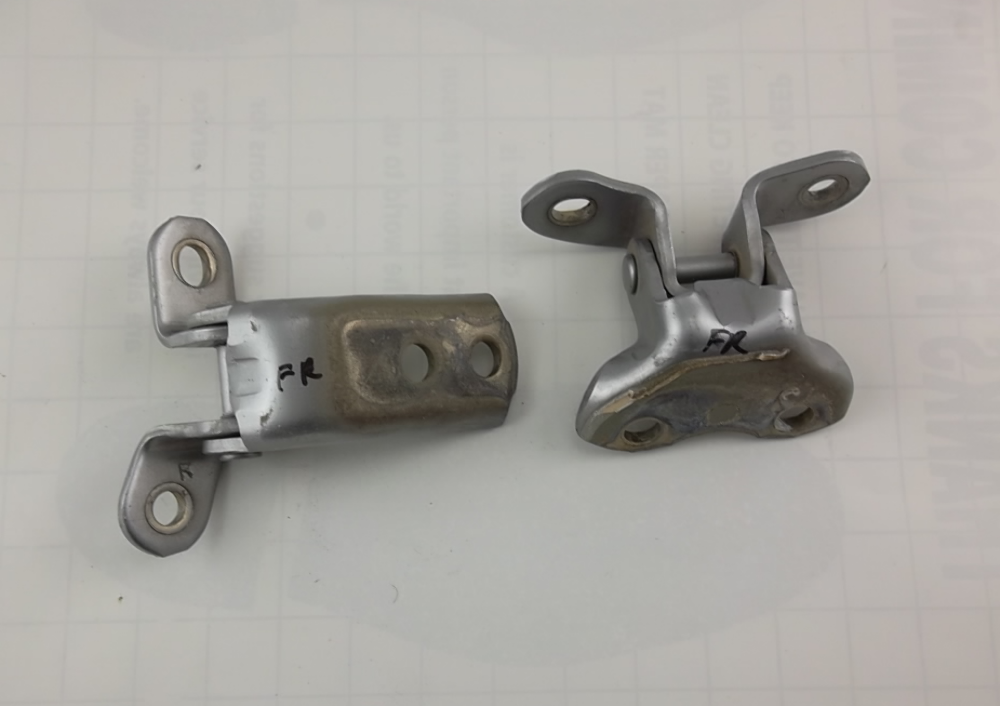 Toyota Front Door Hinge Set Passenger 68710-02020