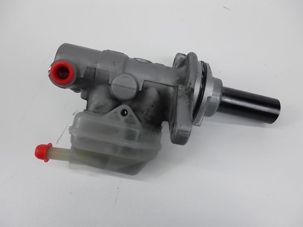 Toyota Master Cylinder 47201-48202