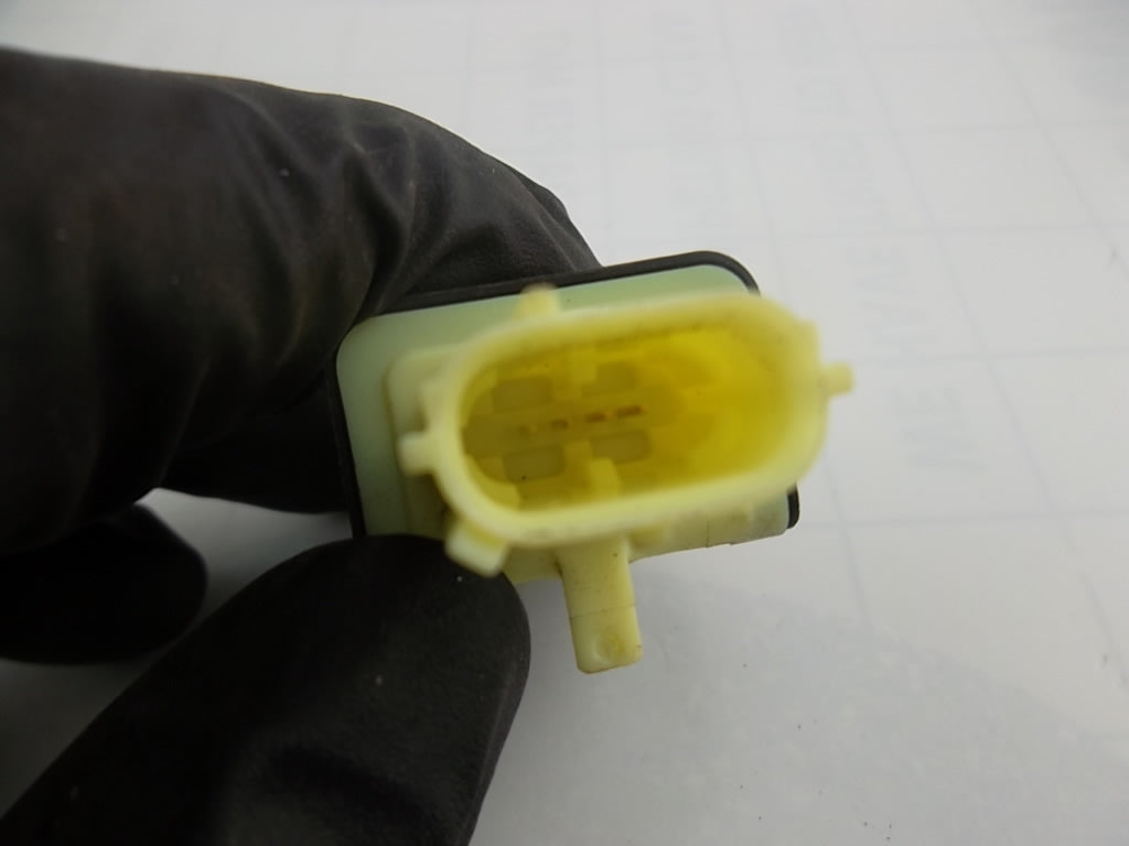 2011-2014 Toyota Sienna Impact Sensor 89831-08030