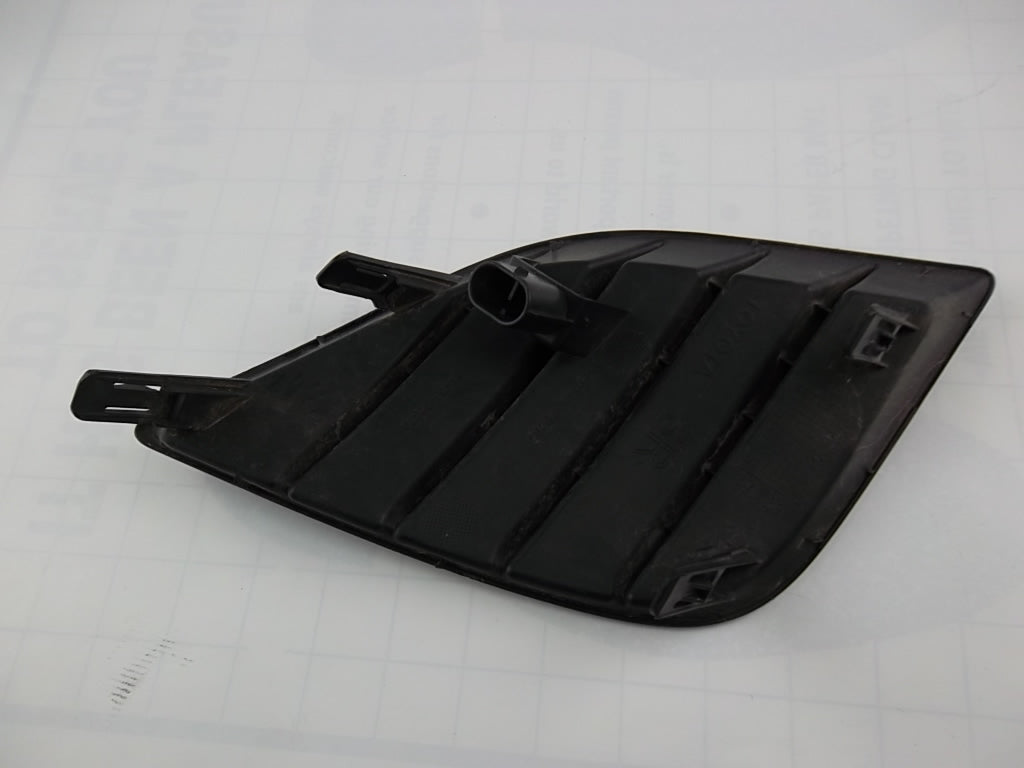 2014-2019 Toyota Corolla Fog Lamp Light Cover Passenger 81482-02330