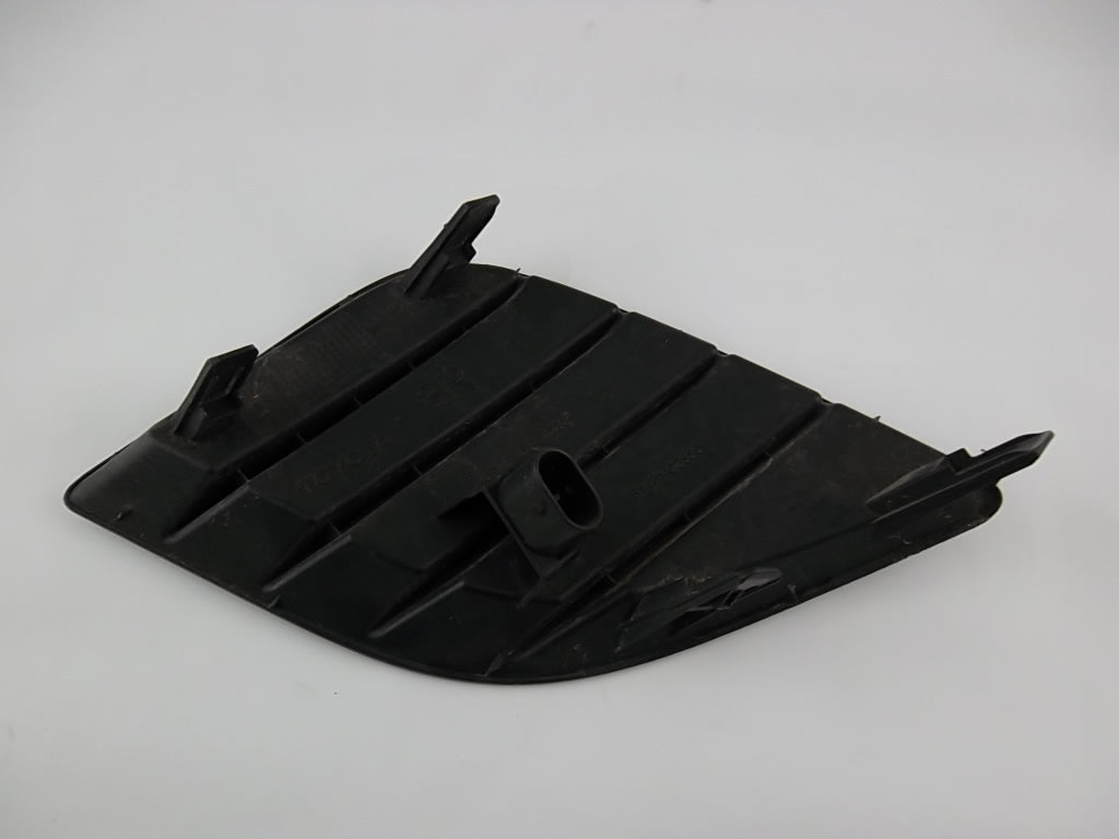 2014-2019 Toyota Corolla Fog Lamp Light Cover Passenger 81482-02330